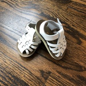 Sun San White Sandals, Girls Size One